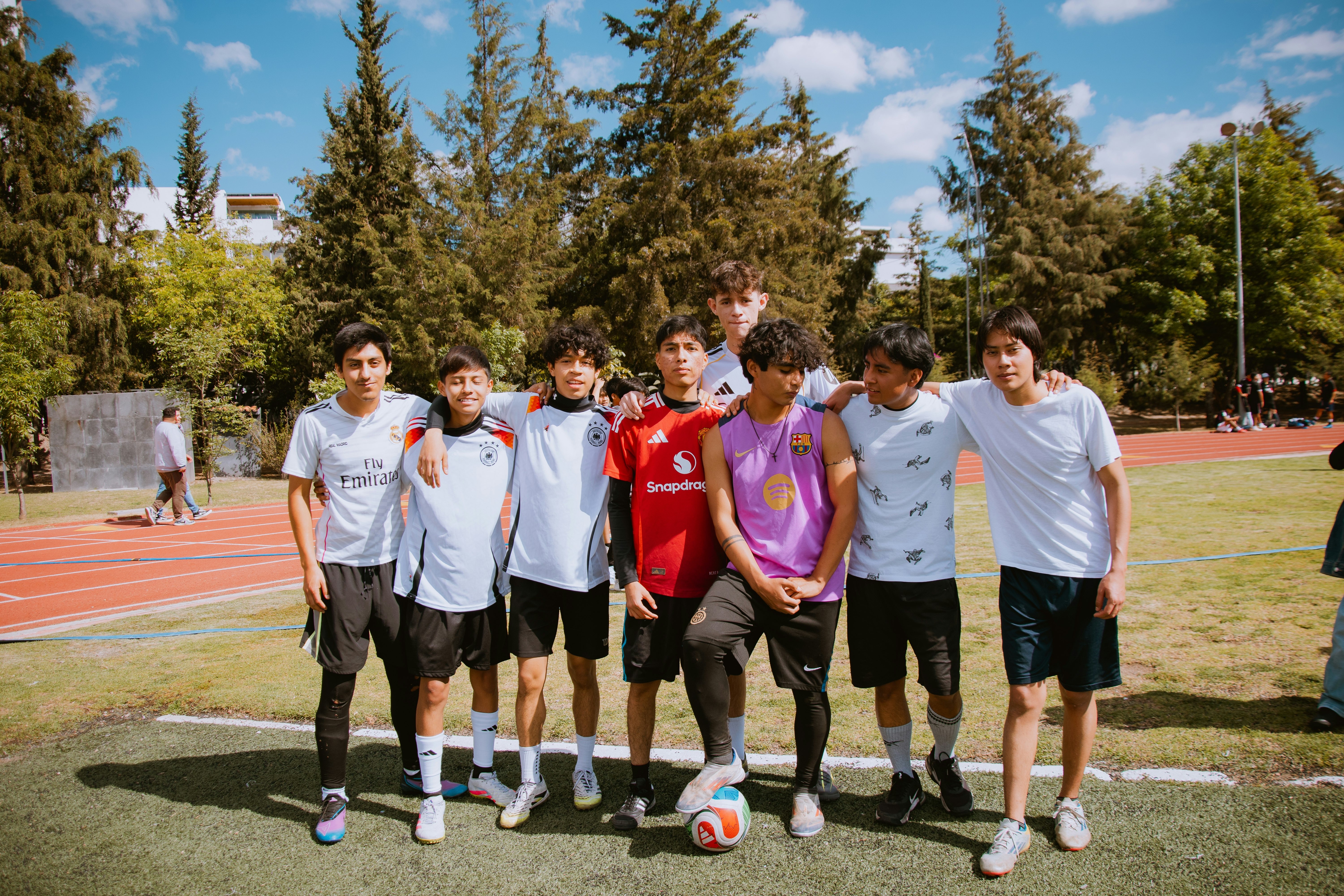 LPL唯一冠军诞生！BLG决胜局封神，Knight绕后斩杀，彻底摧毁TES